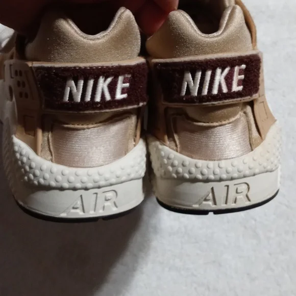 Nike Air Huarache Sneakers Desert Sail Size 11.5 Men display picture 3